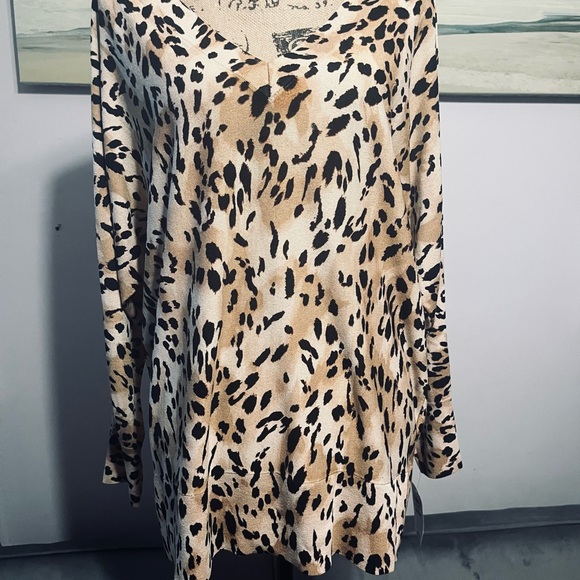 INC International Concepts Tan and Black Leopard Print V-Neck Top - Picture 4 of 11